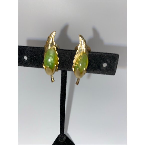 Vintage Leru Green Cabochon Gold-Tone Clip-On Earrings J0260 - Picture 1 of 11